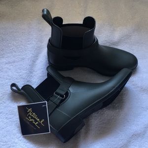 Green rain boot, all-thru comfort